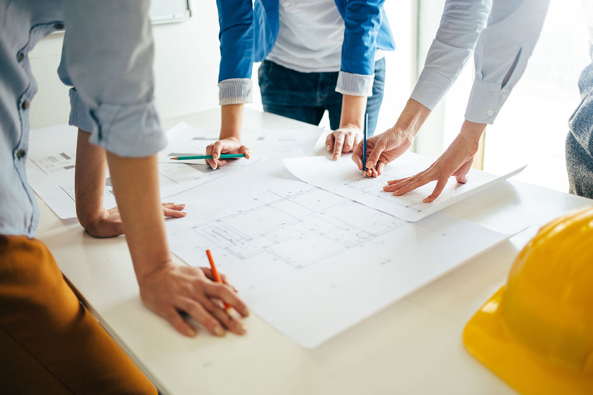 Teamarbeit von Bauingenieuren.